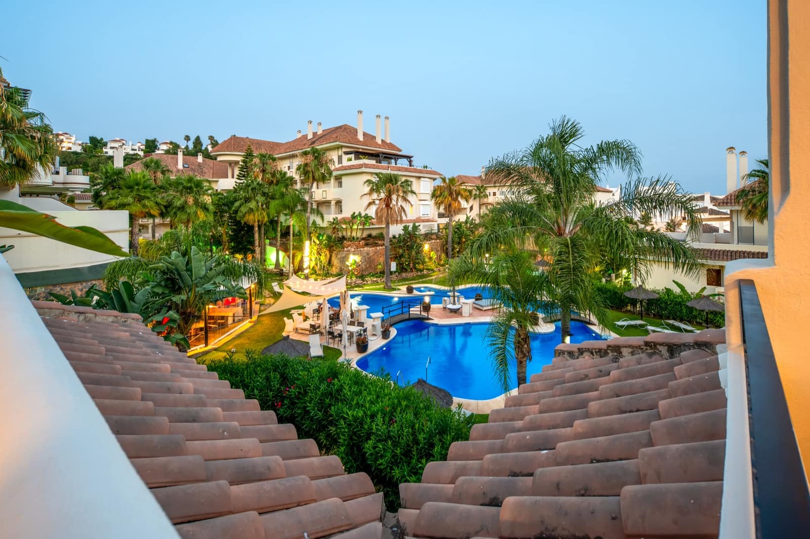 3 soverom Penthouse til salgs i Nueva Andalucia med svømmebasseng garasje - € 1 695 000 (Ref: 9970298)