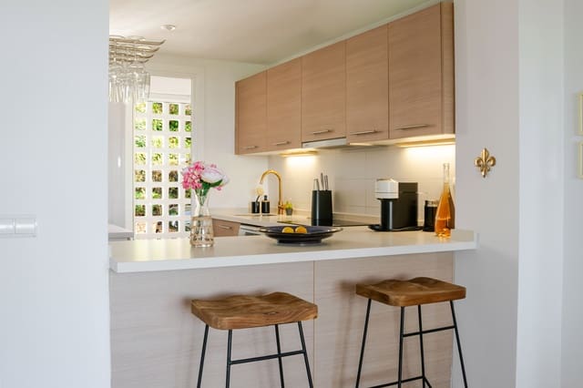 2 bedroom Apartment for sale in Benahavís with pool garage - € 440,000 (Ref: 9972997)