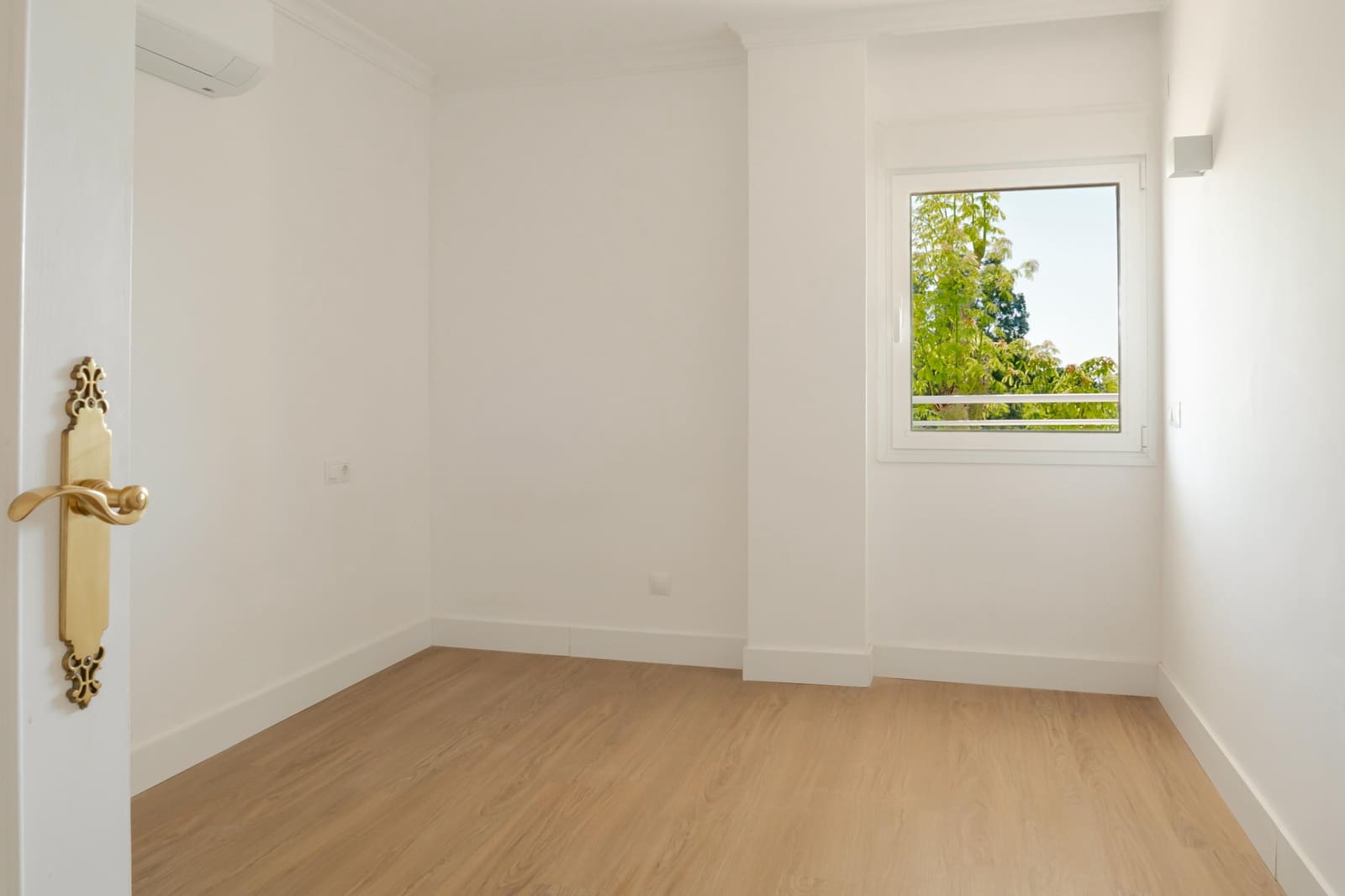 2 soveværelse Lejlighed til salg i Estepona med swimmingpool garage - € 375.000 (Ref: 9975000)