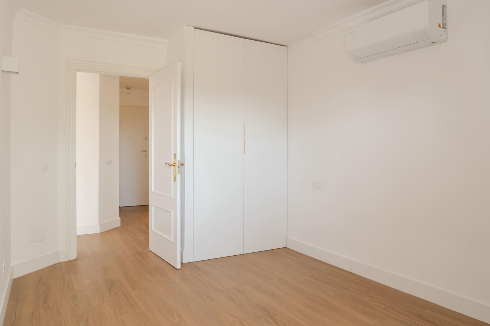 2 soveværelse Lejlighed til salg i Estepona med swimmingpool garage - € 375.000 (Ref: 9975000)