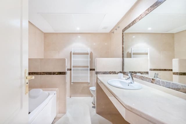 1 slaapkamer Appartement te koop in Marbella met zwembad garage - € 480.000 (Ref: 9976915)