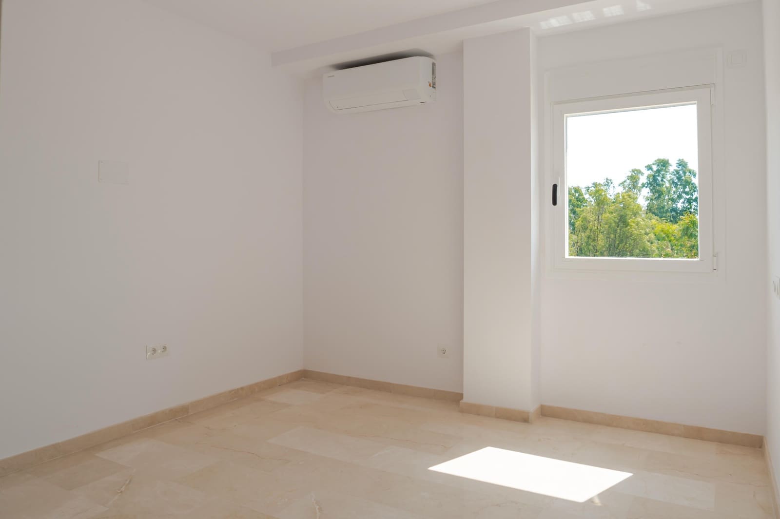 3 sypialnia Apartament na sprzedaż w Estepona z basenem garażem - 699 000 € (Ref: 9976916)