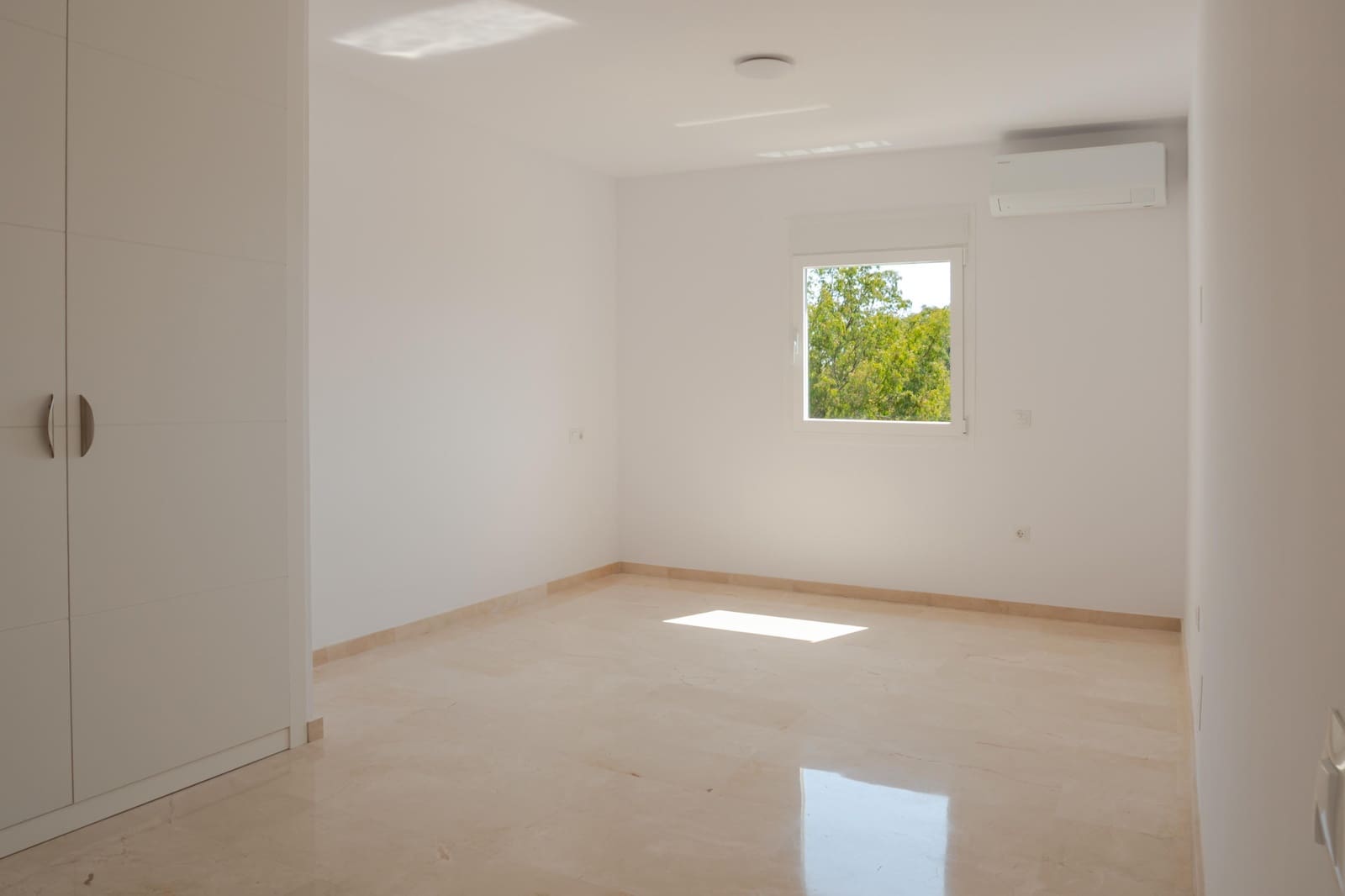 3 sypialnia Apartament na sprzedaż w Estepona z basenem garażem - 699 000 € (Ref: 9976916)