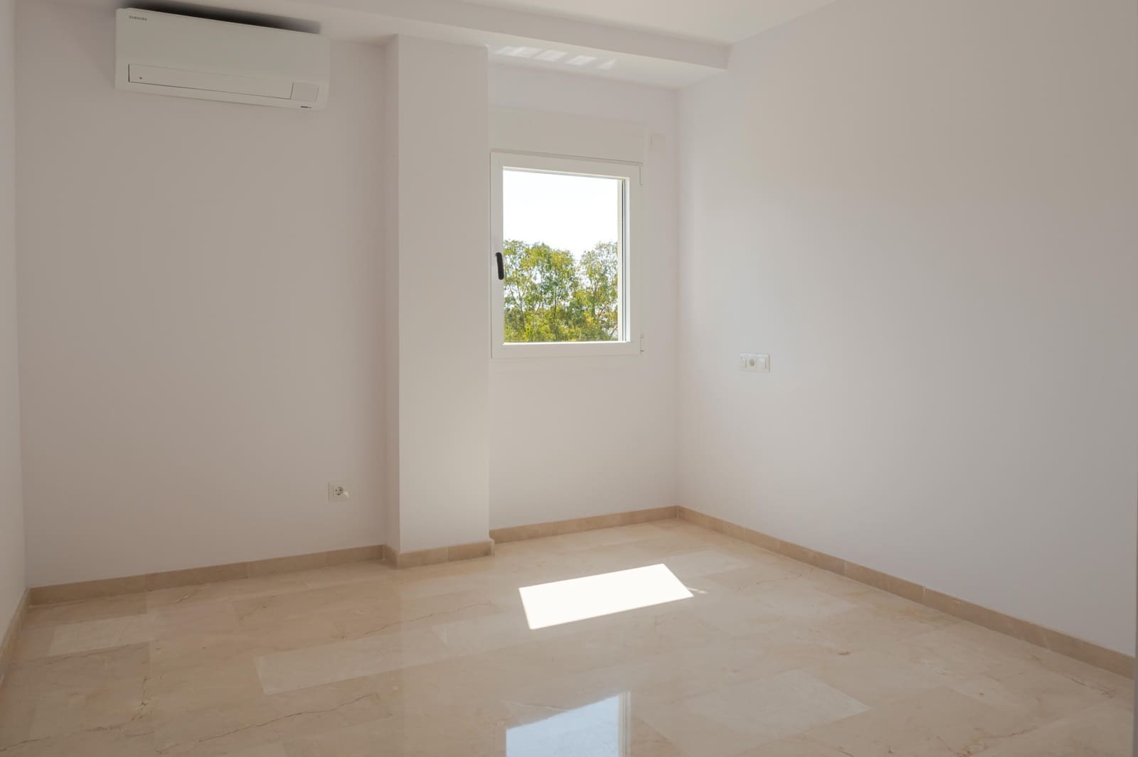 3 sypialnia Apartament na sprzedaż w Estepona z basenem garażem - 699 000 € (Ref: 9976916)