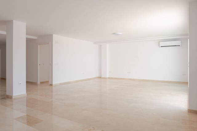 3 bedroom Apartment for sale in Estepona with pool garage - € 699,000 (Ref: 9976916)