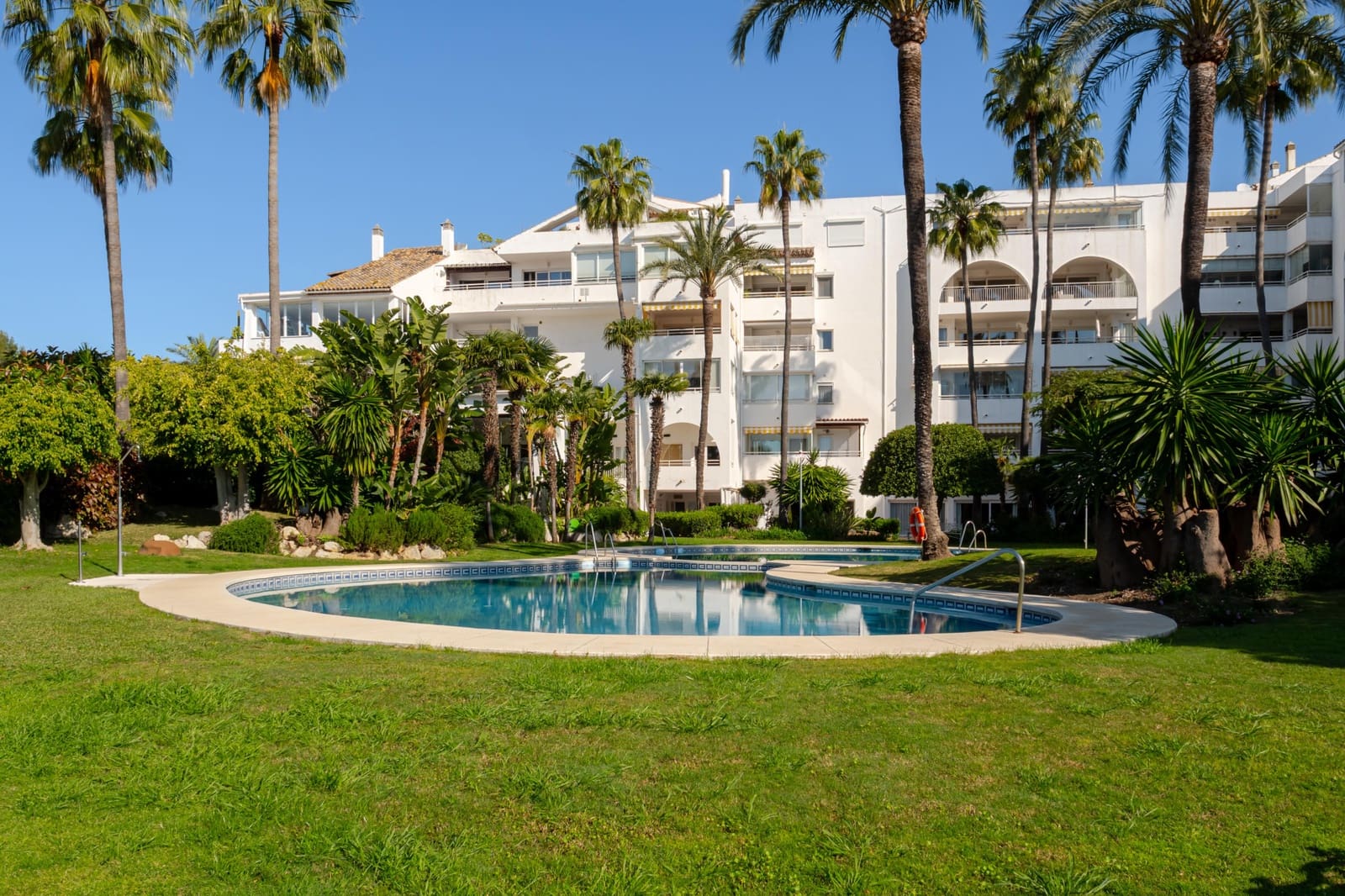 3 sypialnia Apartament na sprzedaż w Estepona z basenem garażem - 699 000 € (Ref: 9976916)