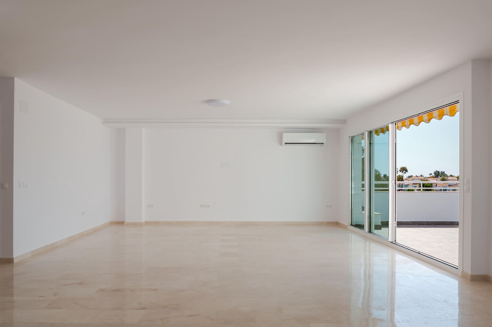 3 sypialnia Apartament na sprzedaż w Estepona z basenem garażem - 699 000 € (Ref: 9976916)
