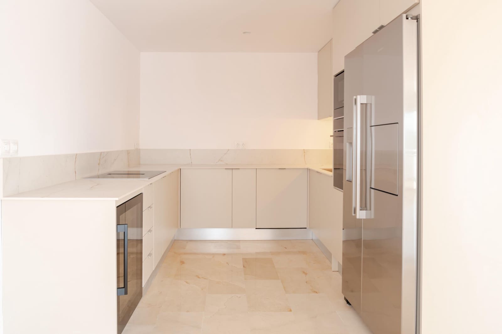 3 sypialnia Apartament na sprzedaż w Estepona z basenem garażem - 699 000 € (Ref: 9976916)