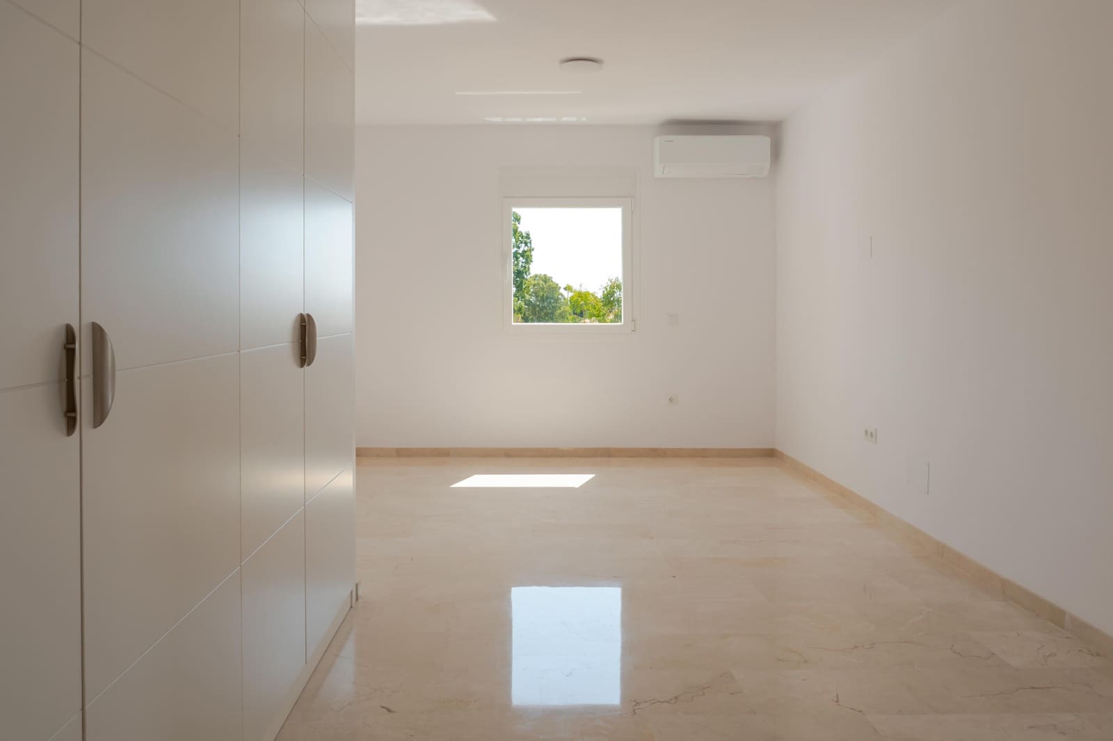 3 sypialnia Apartament na sprzedaż w Estepona z basenem garażem - 699 000 € (Ref: 9976916)