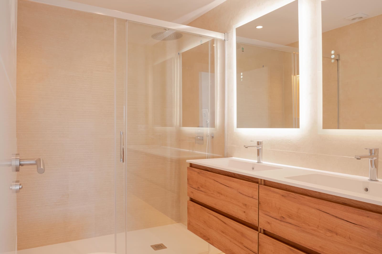 3 sypialnia Apartament na sprzedaż w Estepona z basenem garażem - 699 000 € (Ref: 9976916)