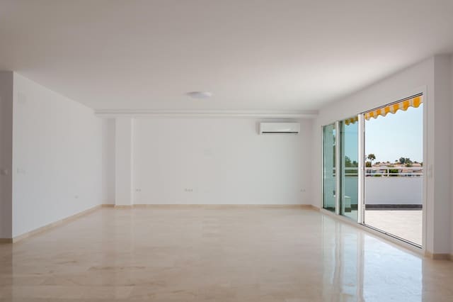 3 bedroom Apartment for sale in Estepona with pool garage - € 699,000 (Ref: 9976916)