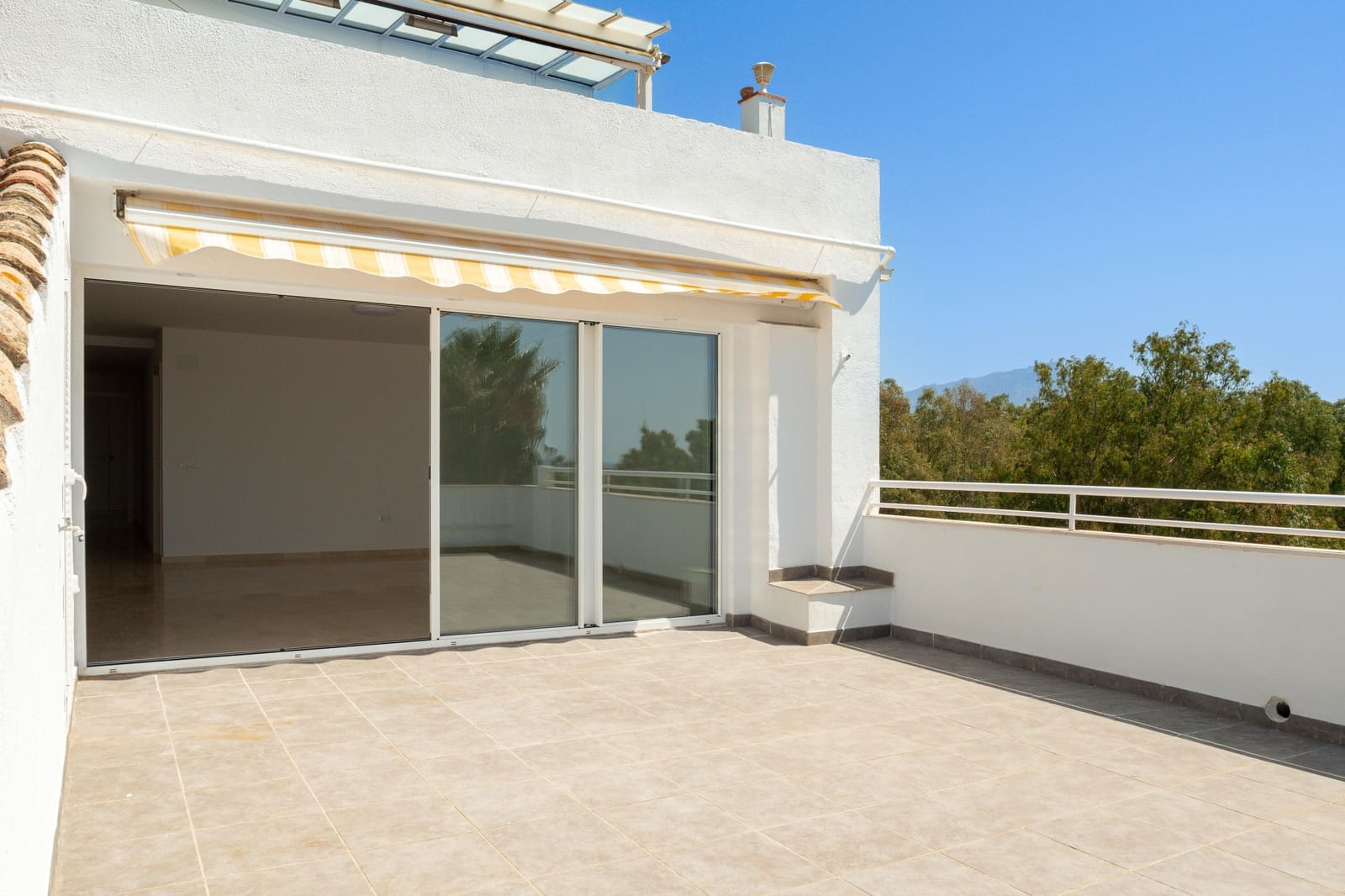 3 sypialnia Apartament na sprzedaż w Estepona z basenem garażem - 699 000 € (Ref: 9976916)