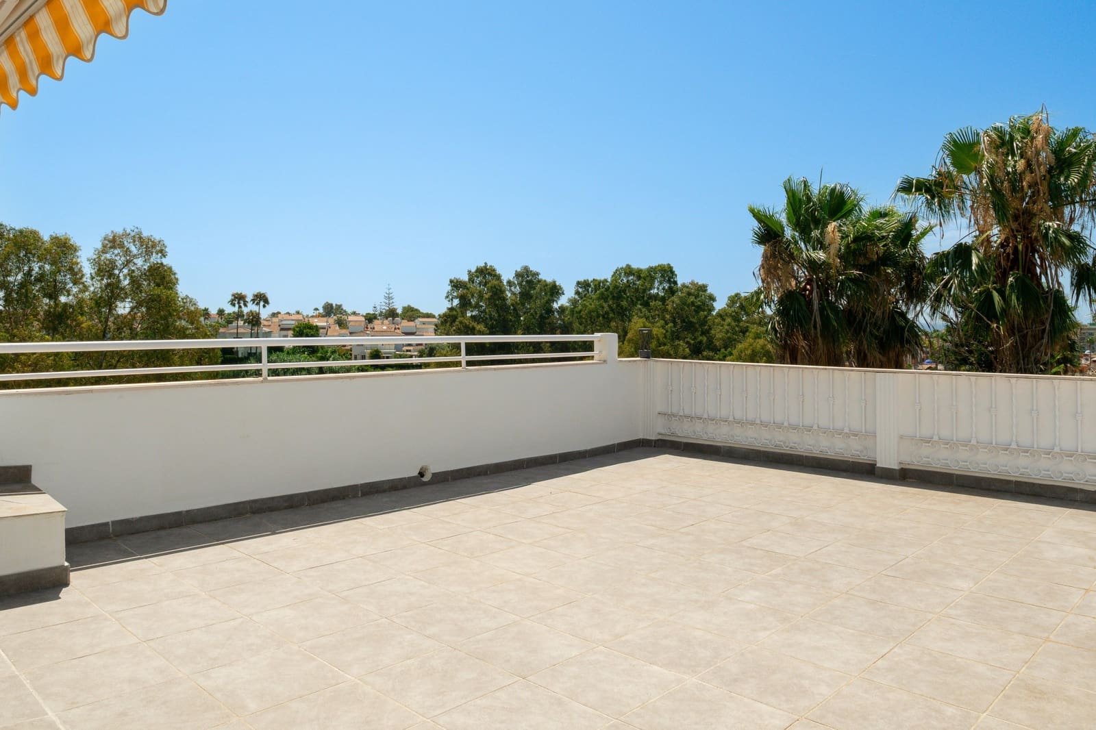 3 sypialnia Apartament na sprzedaż w Estepona z basenem garażem - 699 000 € (Ref: 9976916)