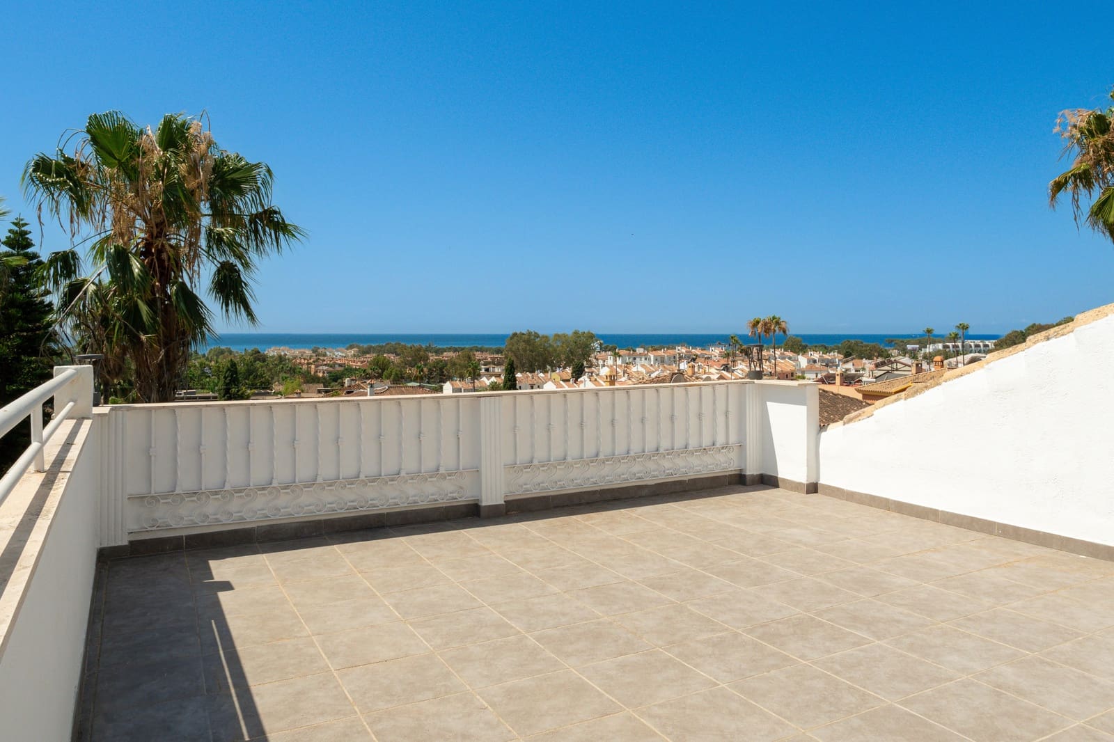3 sypialnia Apartament na sprzedaż w Estepona z basenem garażem - 699 000 € (Ref: 9976916)