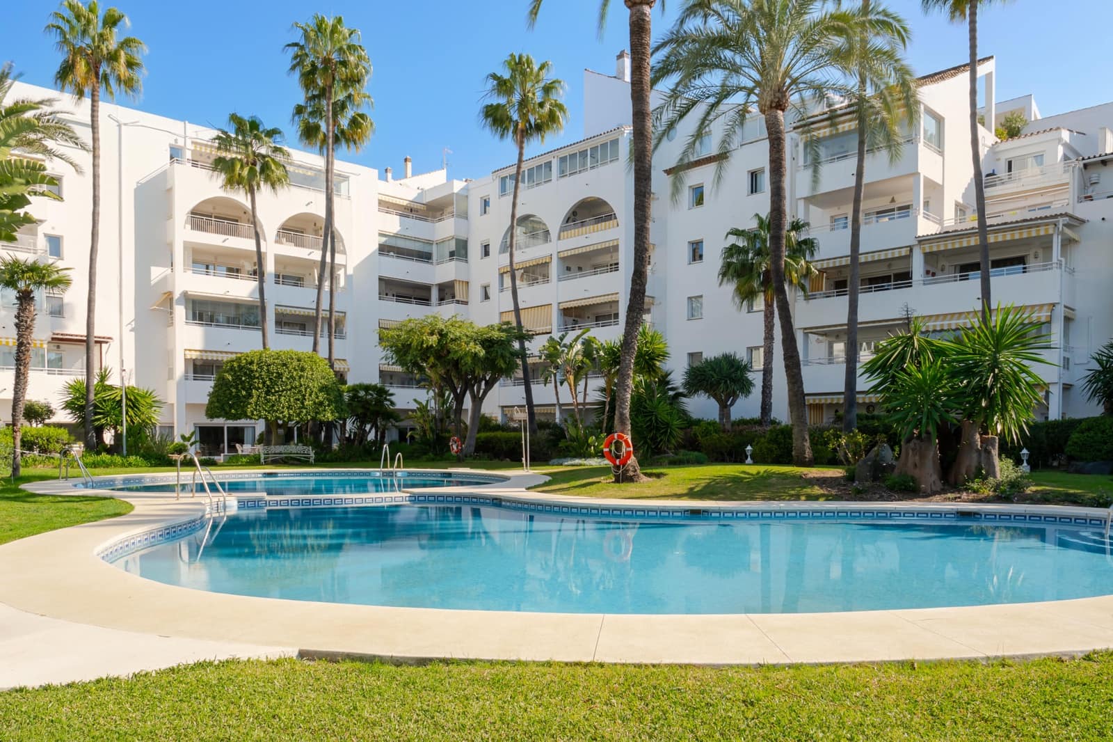 3 sypialnia Apartament na sprzedaż w Estepona z basenem garażem - 699 000 € (Ref: 9976916)