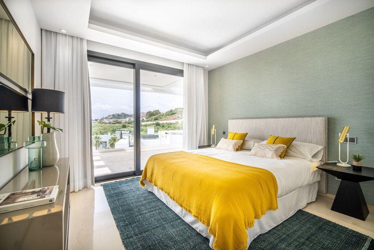 6 soverom Villa til salgs i Nueva Andalucia med svømmebasseng garasje - € 3 395 000 (Ref: 9976918)