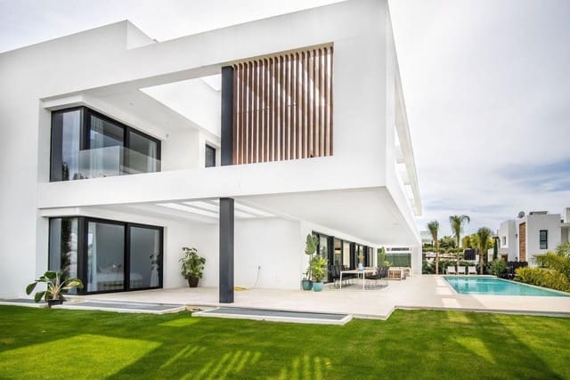 6 soverom Villa til salgs i Nueva Andalucia, Marbella med svømmebasseng garasje - € 3 395 000 (Ref: 9976918)