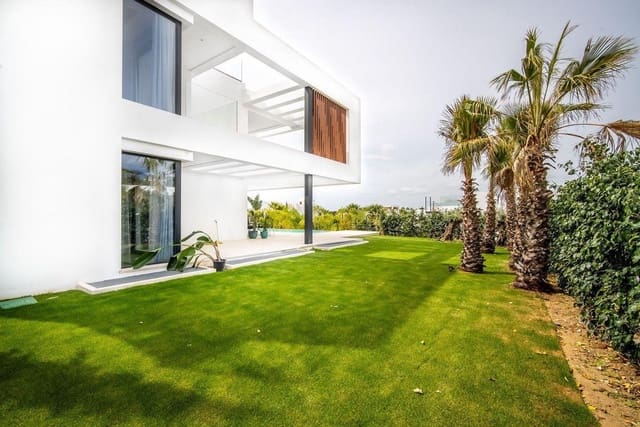 6 soverom Villa til salgs i Nueva Andalucia, Marbella med svømmebasseng garasje - € 3 395 000 (Ref: 9976918)