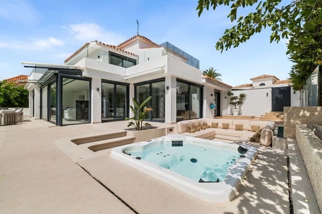 4 soverom Villa til salgs i Nueva Andalucia, Marbella med svømmebasseng garasje - € 4 595 000 (Ref: 9976919)