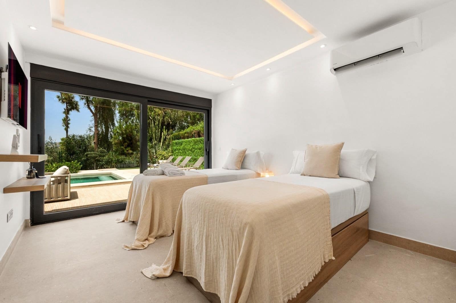 Chalet de 4 habitaciones en Nueva Andalucia en venta con piscina garaje - 4.595.000 € (Ref: 9976919)