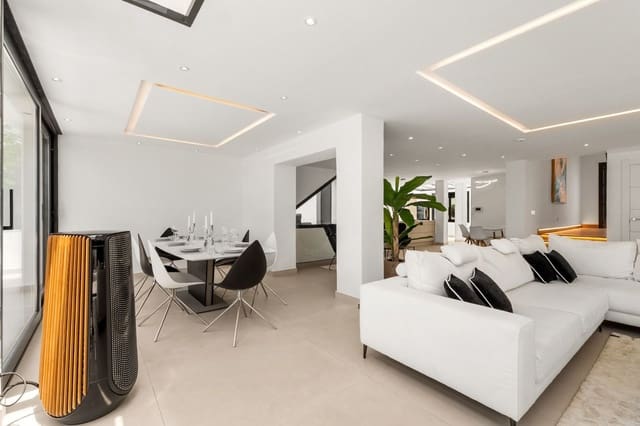 4 bedroom Villa for sale in Nueva Andalucia, Marbella with pool garage - € 4,595,000 (Ref: 9976919)