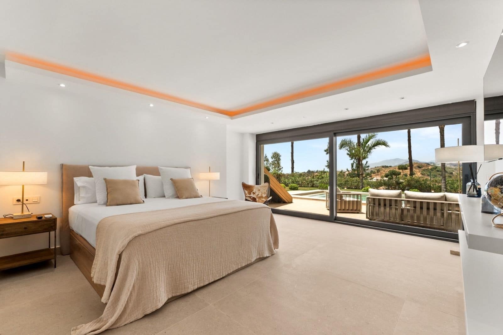 Chalet de 4 habitaciones en Nueva Andalucia en venta con piscina garaje - 4.595.000 € (Ref: 9976919)