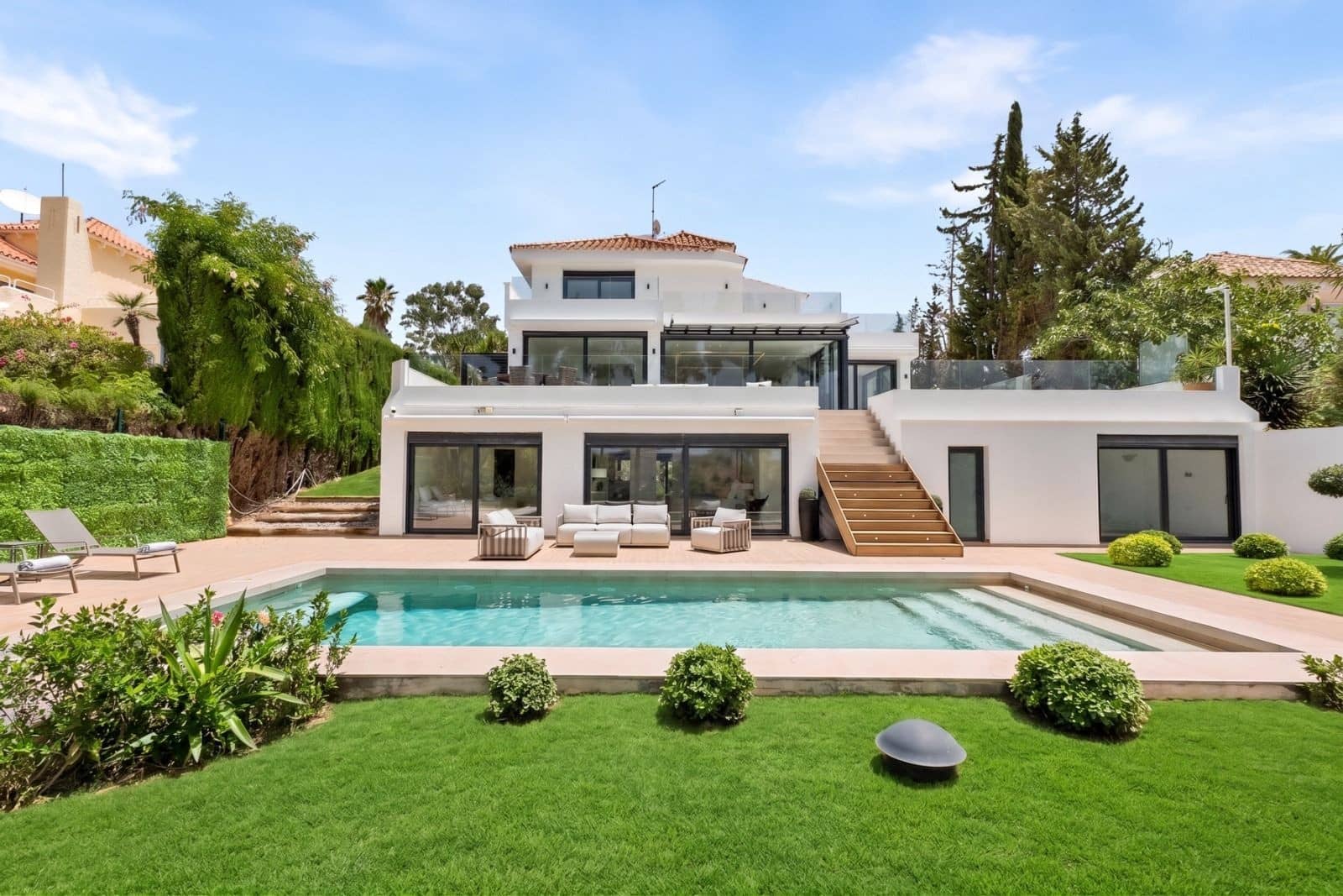 Chalet de 4 habitaciones en Nueva Andalucia en venta con piscina garaje - 4.595.000 € (Ref: 9976919)