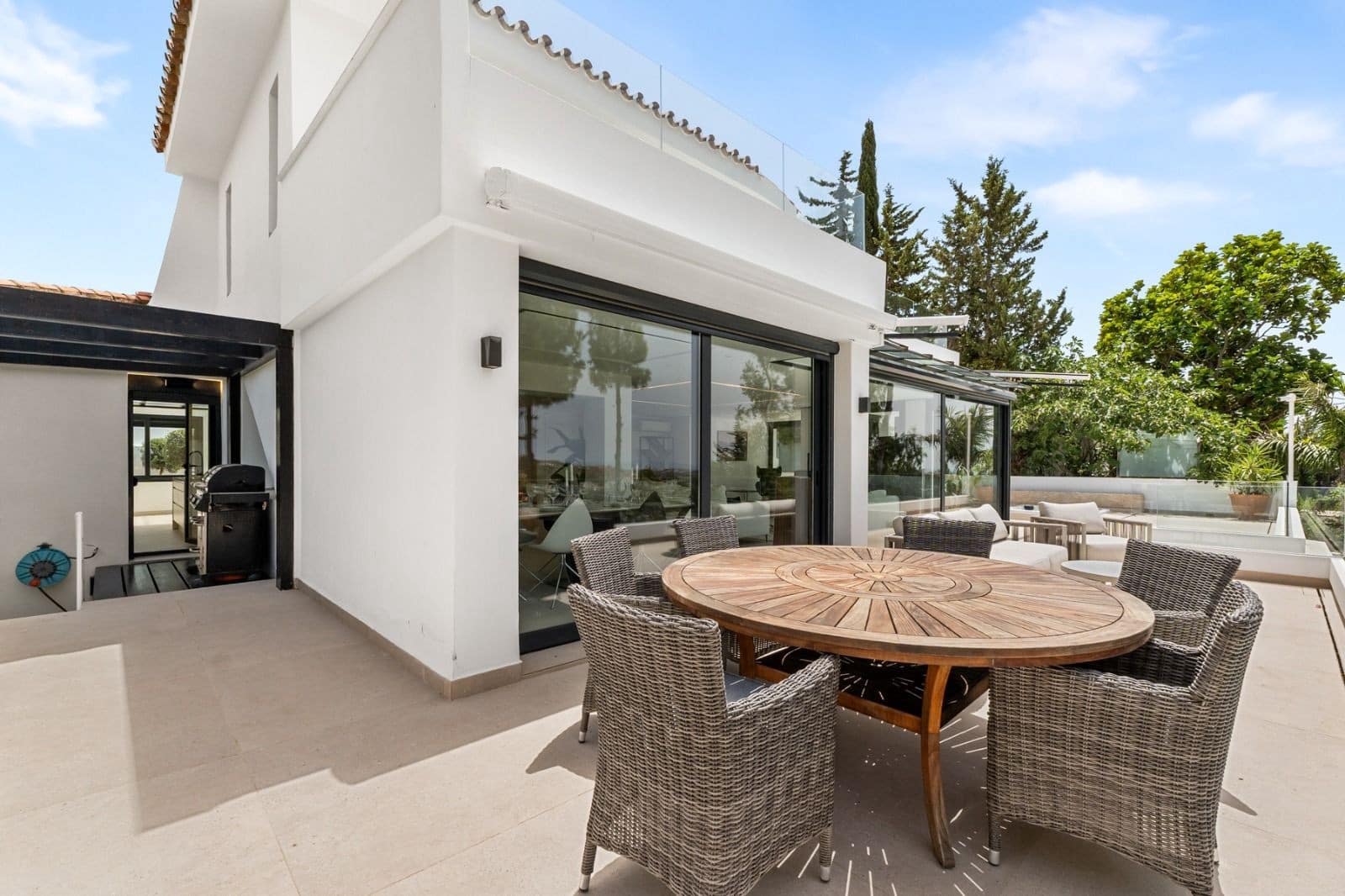 Chalet de 4 habitaciones en Nueva Andalucia en venta con piscina garaje - 4.595.000 € (Ref: 9976919)