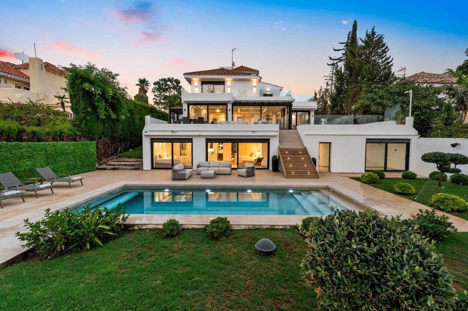 Chalet de 4 habitaciones en Nueva Andalucia en venta con piscina garaje - 4.595.000 € (Ref: 9976919)