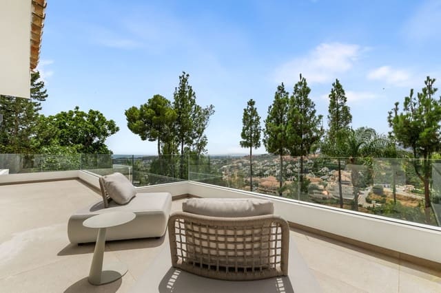 4 bedroom Villa for sale in Nueva Andalucia, Marbella with pool garage - € 4,595,000 (Ref: 9976919)