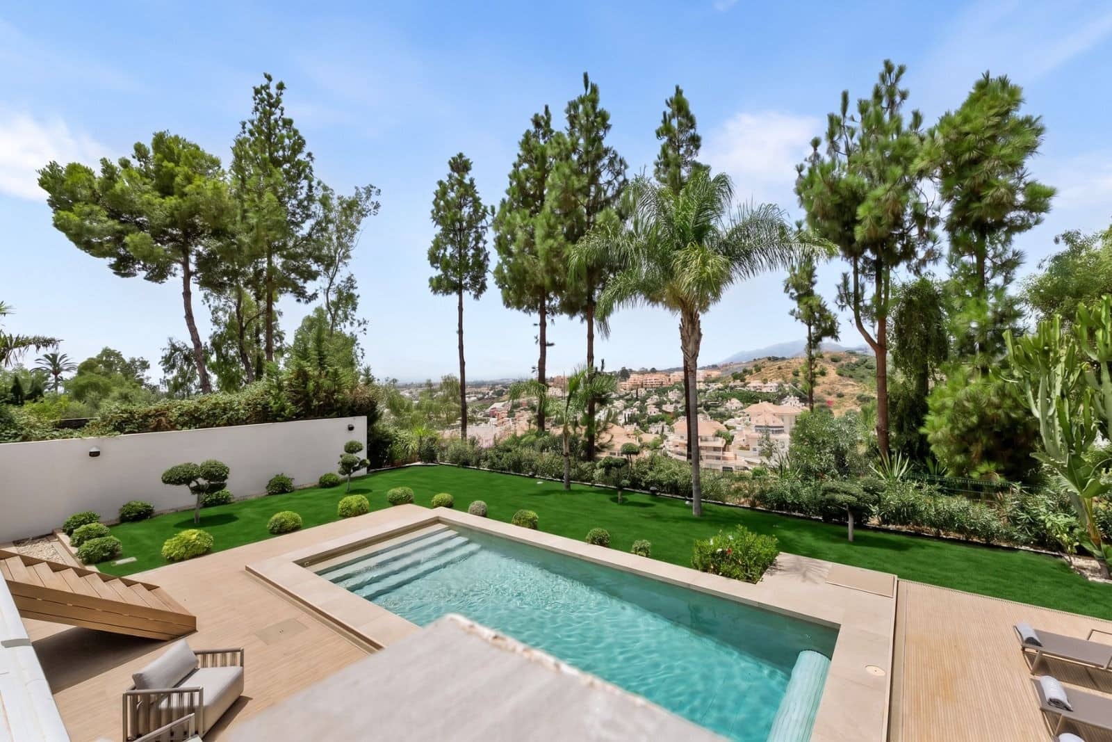 Chalet de 4 habitaciones en Nueva Andalucia en venta con piscina garaje - 4.595.000 € (Ref: 9976919)