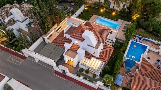 4 bedroom Villa for sale in Nueva Andalucia, Marbella with pool garage - € 4,595,000 (Ref: 9976919)