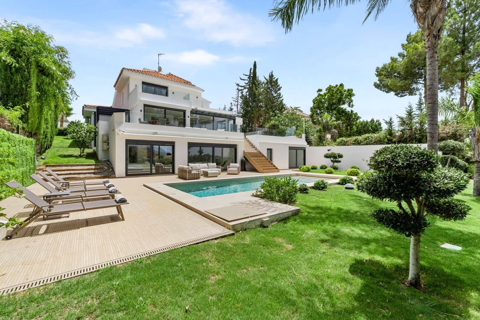 Chalet de 4 habitaciones en Nueva Andalucia en venta con piscina garaje - 4.595.000 € (Ref: 9976919)