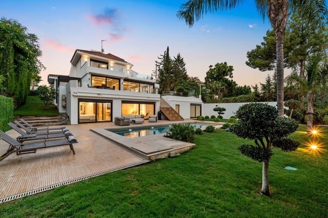4 bedroom Villa for sale in Nueva Andalucia, Marbella with pool garage - € 4,595,000 (Ref: 9976919)