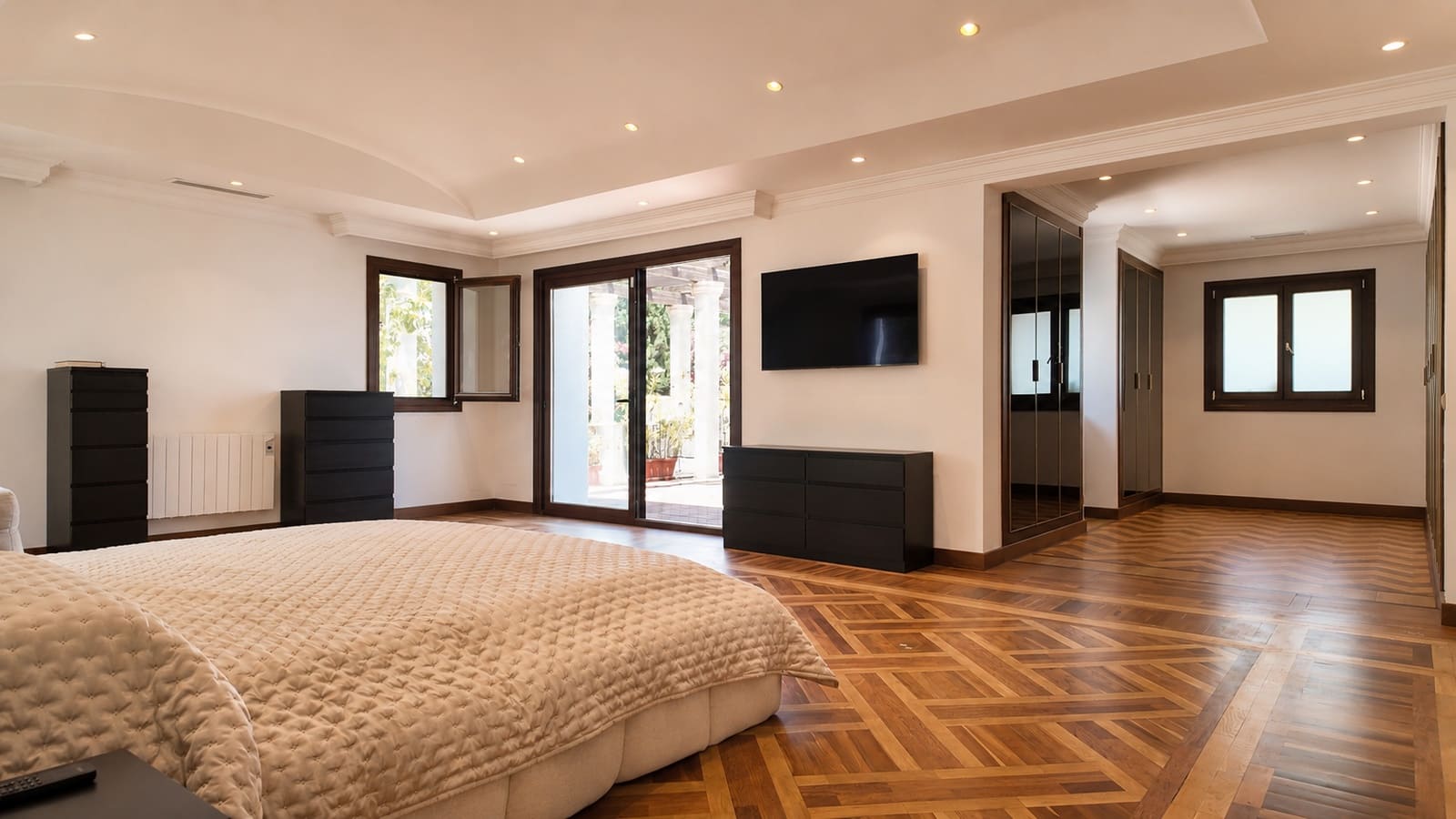 3 soverom Leilighet til salgs i Marbella med svømmebasseng garasje - € 3 495 000 (Ref: 9976920)