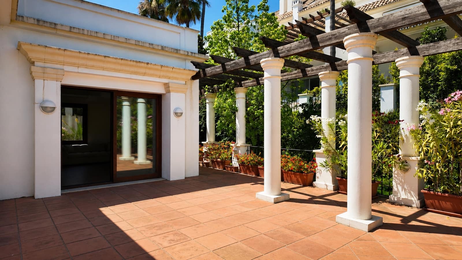 3 soverom Leilighet til salgs i Marbella med svømmebasseng garasje - € 3 495 000 (Ref: 9976920)