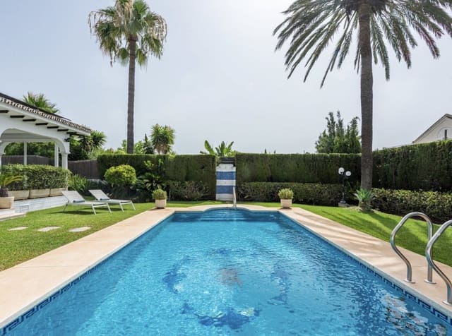 4 soveværelse Villa til salg i San Pedro de Alcantara, Marbella med swimmingpool garage - € 2.495.000 (Ref: 9983013)