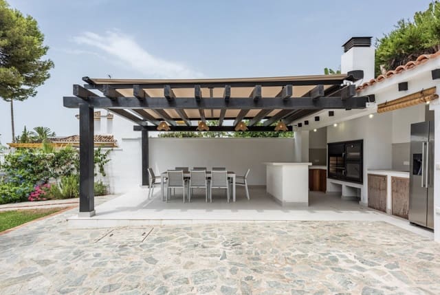 4 soveværelse Villa til salg i San Pedro de Alcantara, Marbella med swimmingpool garage - € 2.495.000 (Ref: 9983013)
