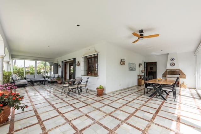 4 soveværelse Villa til salg i San Pedro de Alcantara, Marbella med swimmingpool garage - € 2.495.000 (Ref: 9983013)