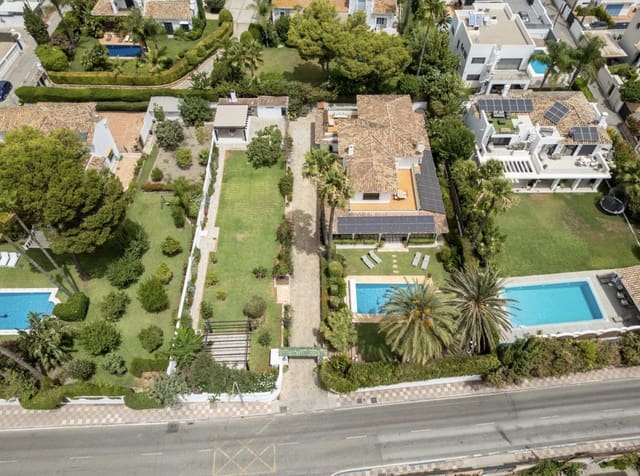 4 soveværelse Villa til salg i San Pedro de Alcantara, Marbella med swimmingpool garage - € 2.495.000 (Ref: 9983013)