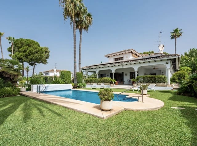 4 soveværelse Villa til salg i San Pedro de Alcantara, Marbella med swimmingpool garage - € 2.495.000 (Ref: 9983013)