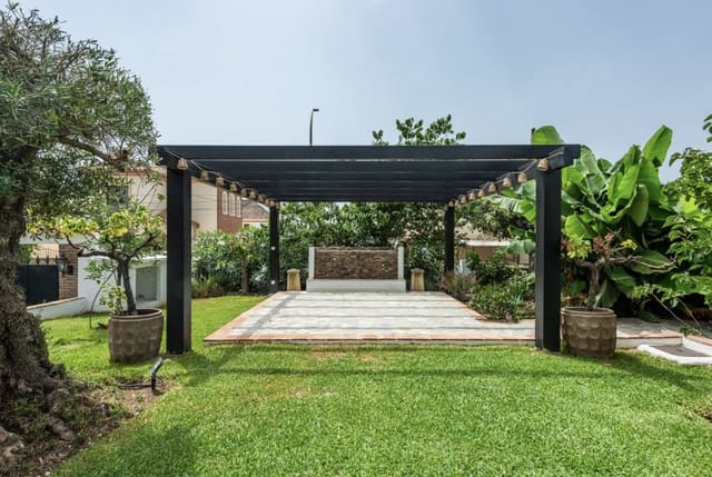 4 soveværelse Villa til salg i San Pedro de Alcantara, Marbella med swimmingpool garage - € 2.495.000 (Ref: 9983013)