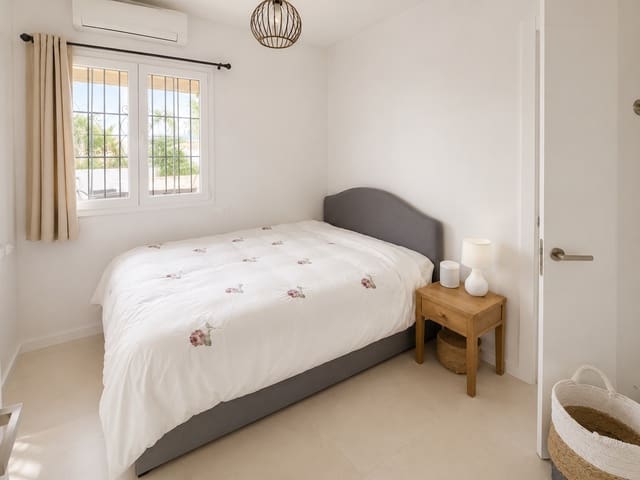 2 slaapkamer Appartement te koop in Nueva Andalucía Centro, Marbella - € 995.000 (Ref: 9984547)