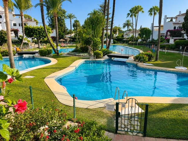 2 slaapkamer Appartement te koop in Nueva Andalucía Centro, Marbella - € 995.000 (Ref: 9984547)
