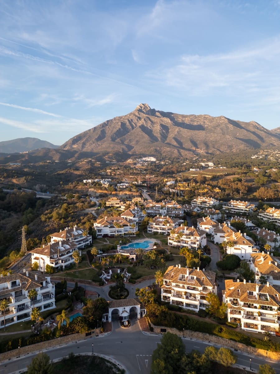 4 sypialnia Apartament na sprzedaż w Marbella z basenem - 2 500 000 € (Ref: 9990387)