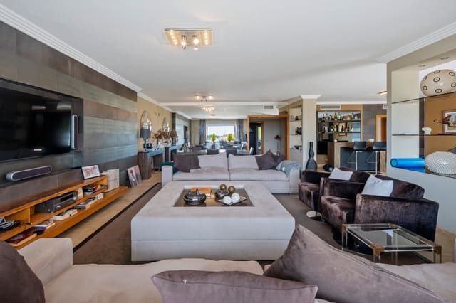 Apartamento de 4 habitaciones en Marbella en venta con piscina garaje - 2.500.000 € (Ref: 9990387)