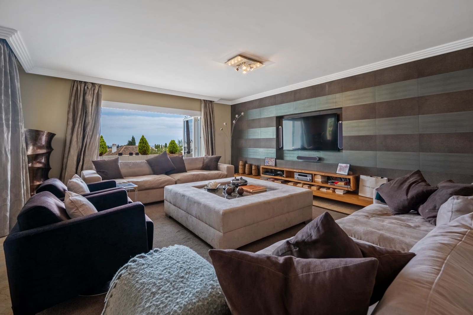 4 sypialnia Apartament na sprzedaż w Marbella z basenem - 2 500 000 € (Ref: 9990387)