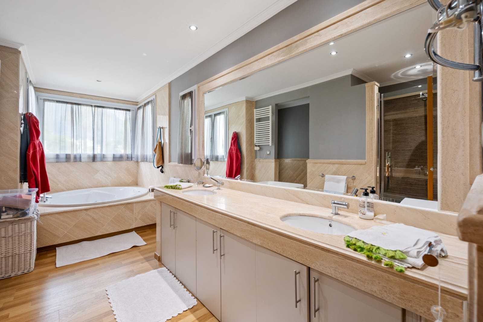 4 sypialnia Apartament na sprzedaż w Marbella z basenem - 2 500 000 € (Ref: 9990387)