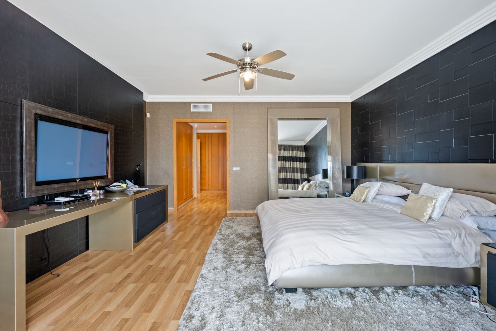 4 sypialnia Apartament na sprzedaż w Marbella z basenem - 2 500 000 € (Ref: 9990387)