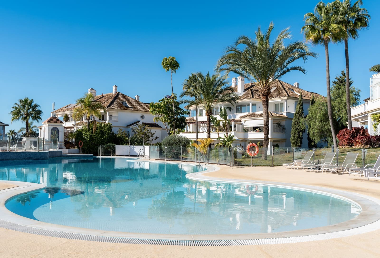 4 sypialnia Apartament na sprzedaż w Marbella z basenem - 2 500 000 € (Ref: 9990387)